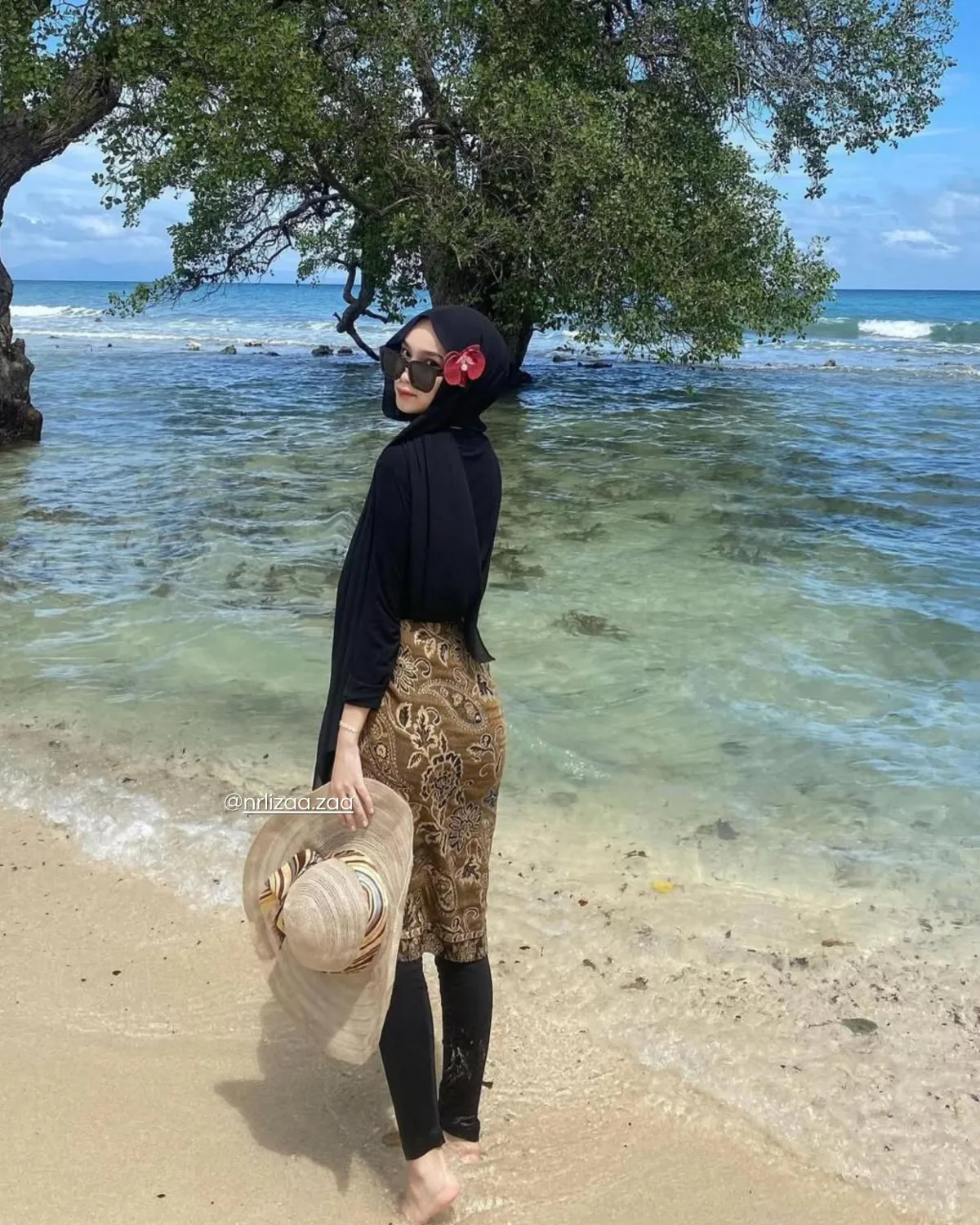 Inspirasi outfit main ke pantai
