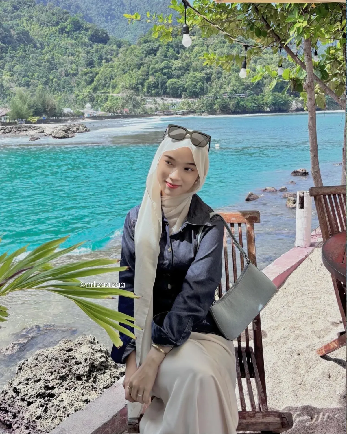 Inspirasi outfit main ke pantai