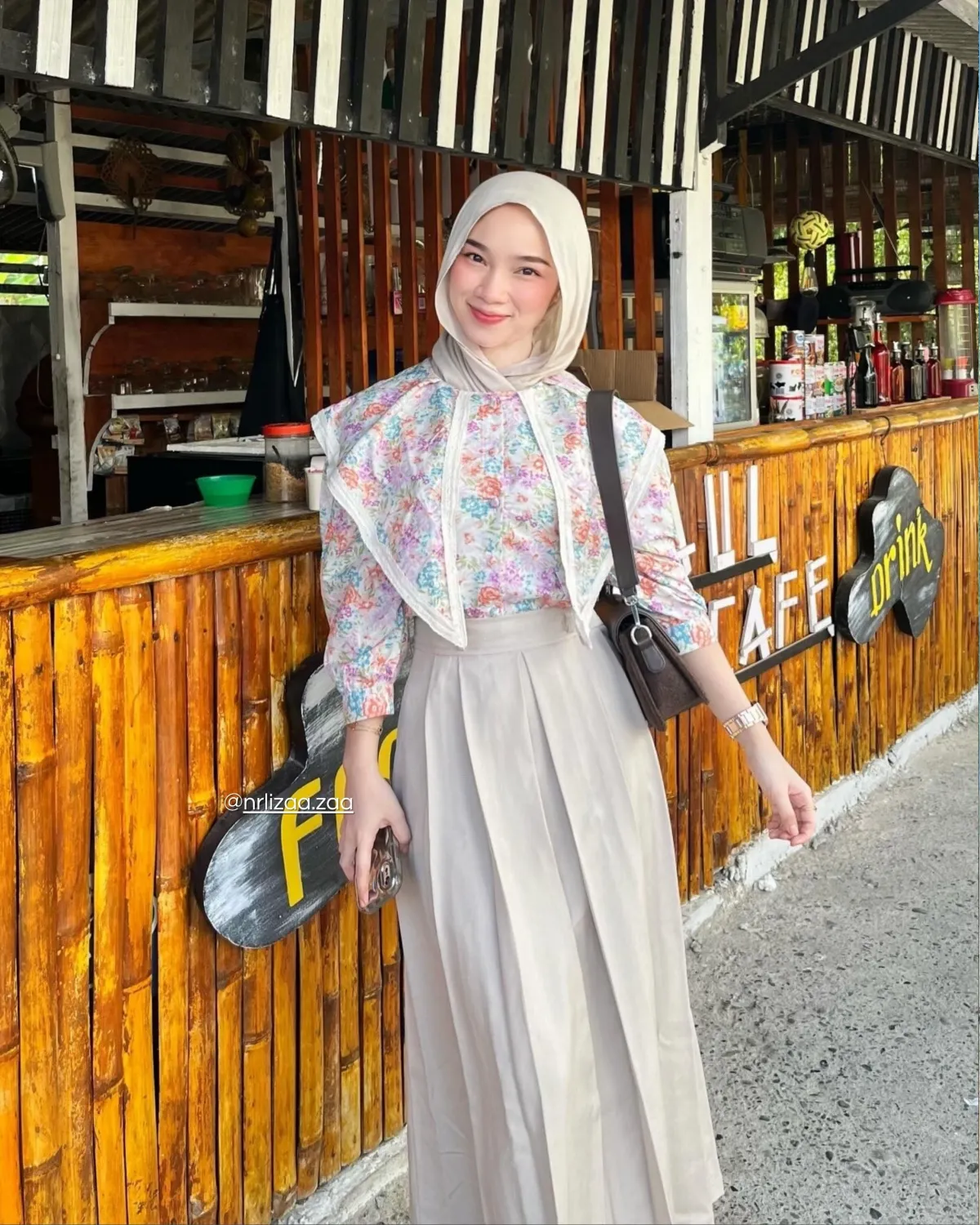 Inspirasi outfit main ke pantai