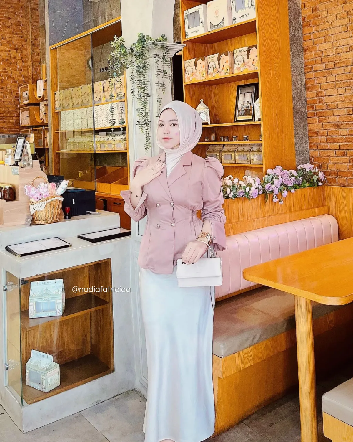 Inspirasi outfit ngemall pakai rok