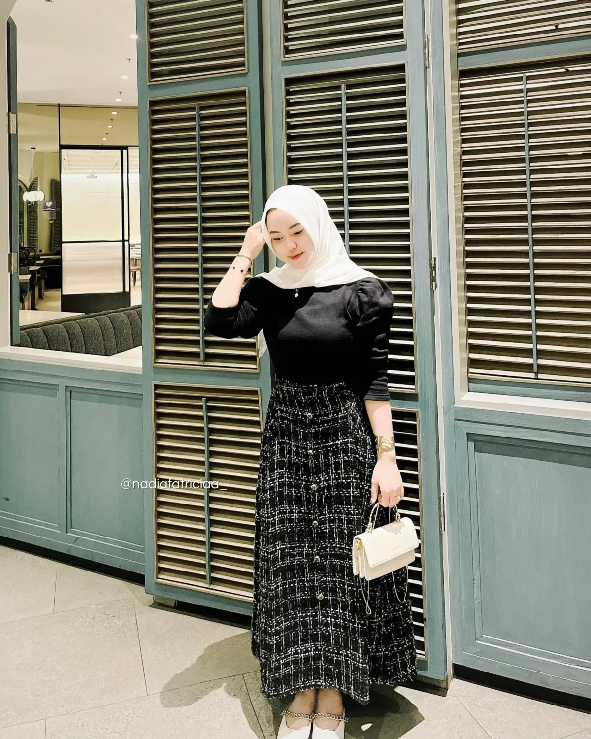 Inspirasi outfit main pakai rok