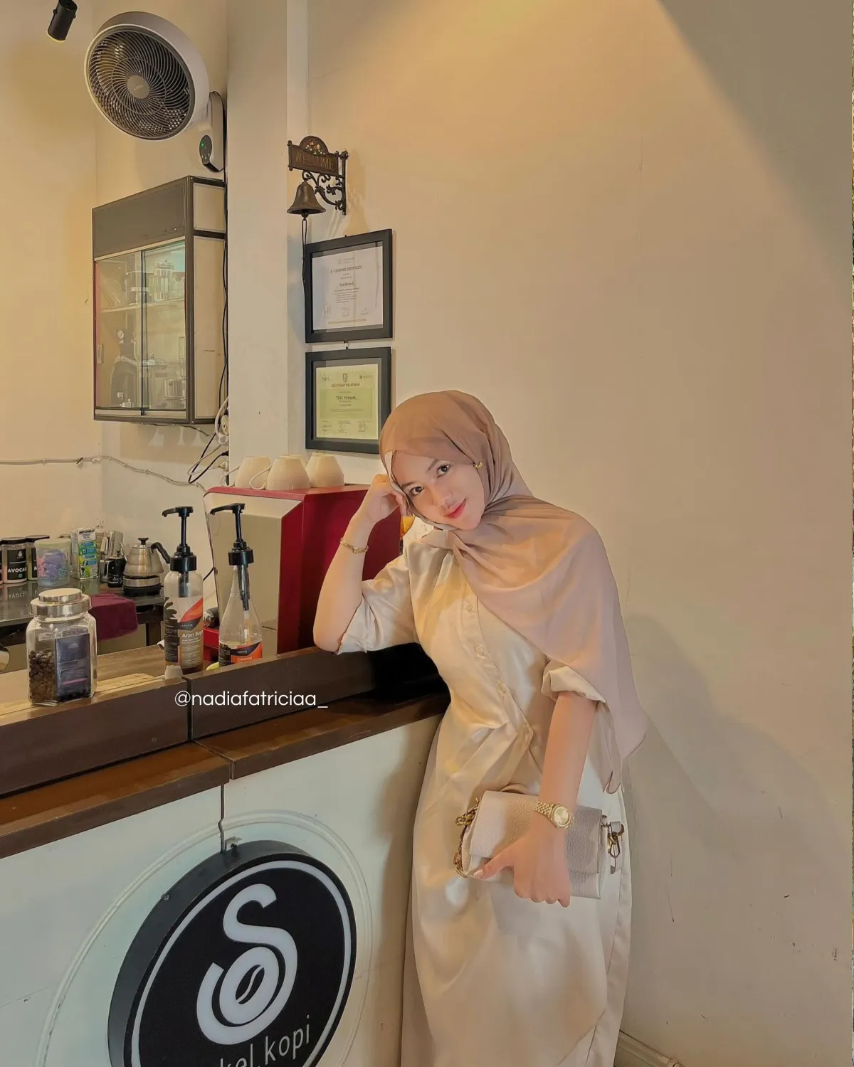 Inspirasi outfit pakai dress buat dinner