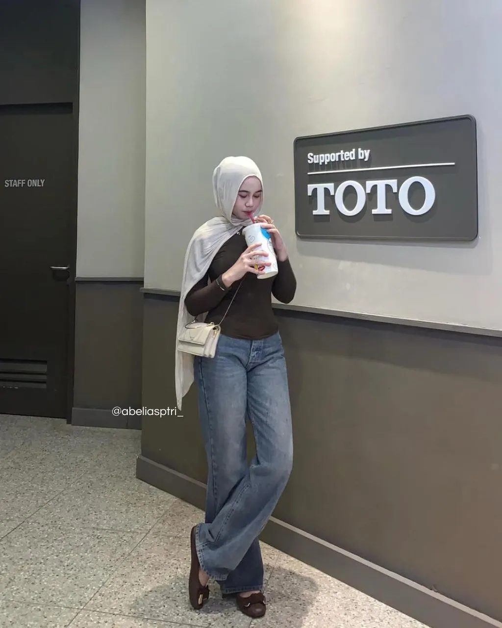 Inspirasi outfit simple ngemall