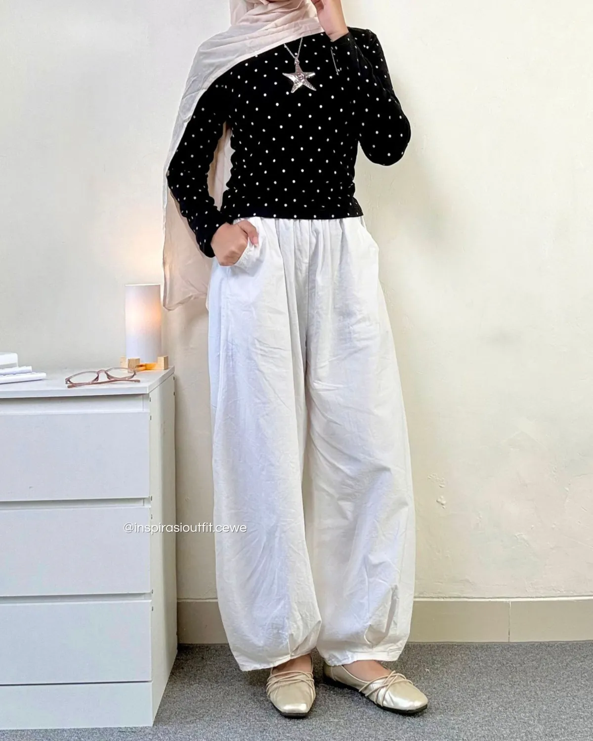 Inspirasi outfit simple nongki di kafe